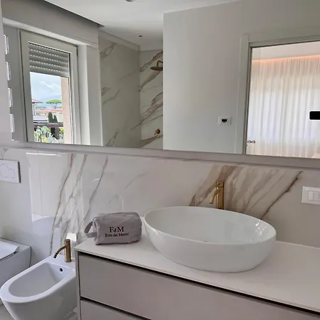 Chic A Luxury Collection Center