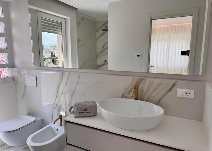 Chic A Luxury Collection Center